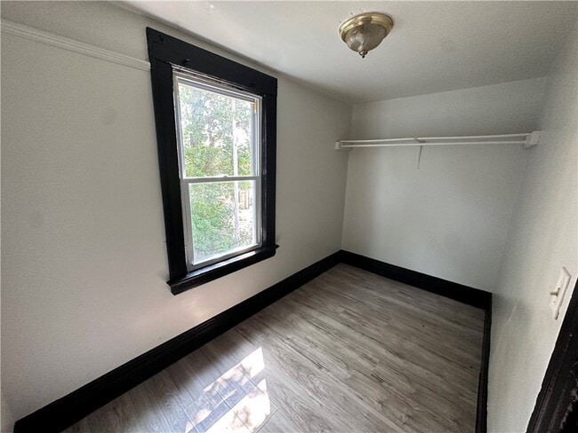 Building Photo - 52 Frances St