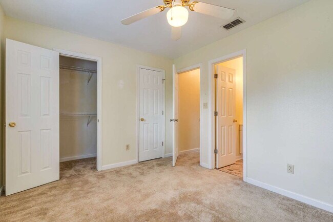 Building Photo - 1 bedroom and 1 bathroom in a 3x3 duplex STEPS AWAY FROM CAMPUS