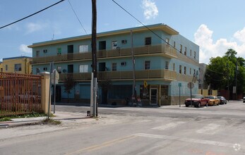 Building Photo - 1117 NW 3rd Ave