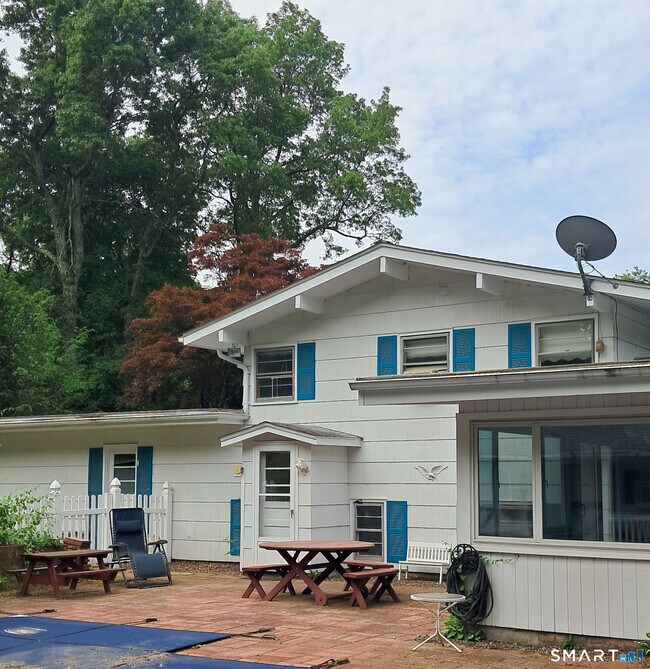 Building Photo - 21 Hillcrest Dr