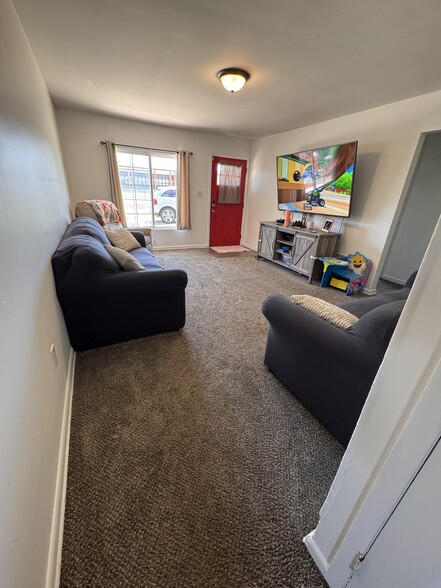Living room - 2915 Parsons Ave