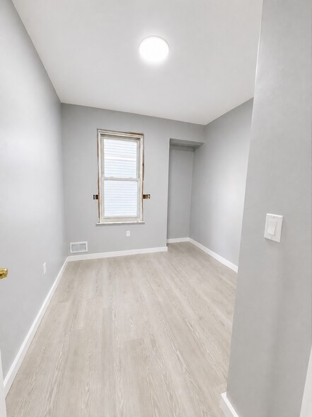 Building Photo - 899 S 19th St