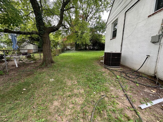 Building Photo - Two-Bedroom Home In Rosedale