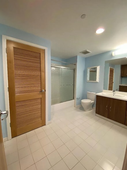 bathroom - 5800 3rd St