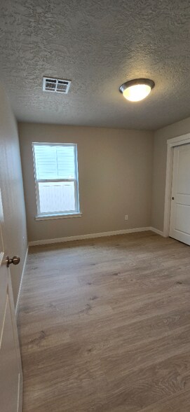 Building Photo - 17560 Barefoot Ridge Wy