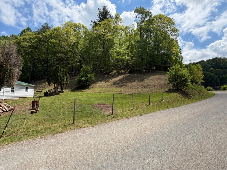 Building Photo - 729 Drakes Creek Rd
