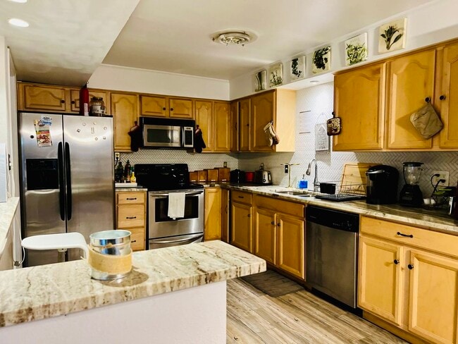 Building Photo - 9133 Emberglow Ln