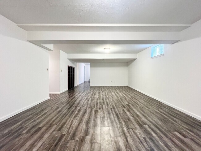 Building Photo - 6 Bed 4 Bath in West End