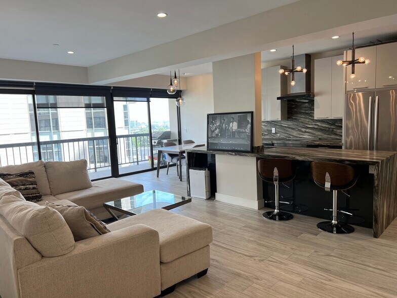 Building Photo - 10790 Wilshire Blvd