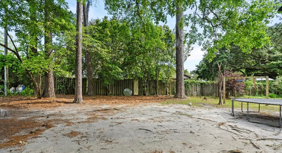 Building Photo - 321 Lennon Dr