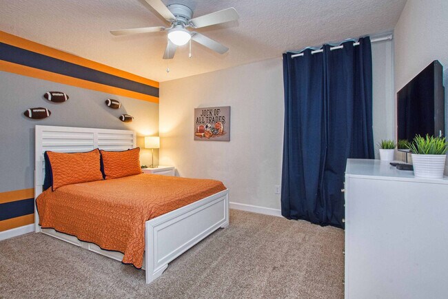 Building Photo - 4728 Sleepy Hollow Dr