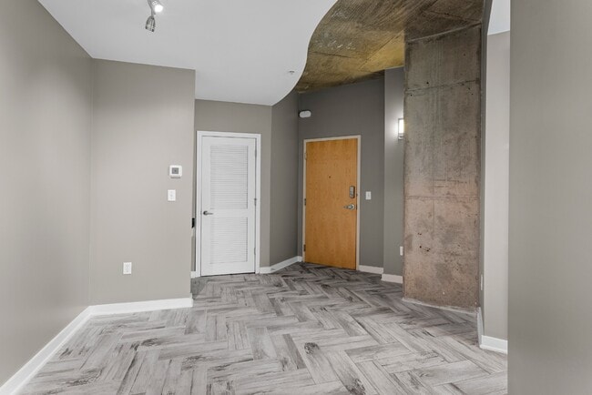 Building Photo - Uptown Condo with AMAZING VIEW!