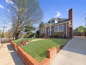 Building Photo - 5 Bedroom 3.5 Bath Brick home in Downtown Greenville !!!!