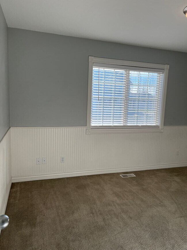 Building Photo - THIS IS A LEASE TAKEOVER - PLEASE CONTACT ...