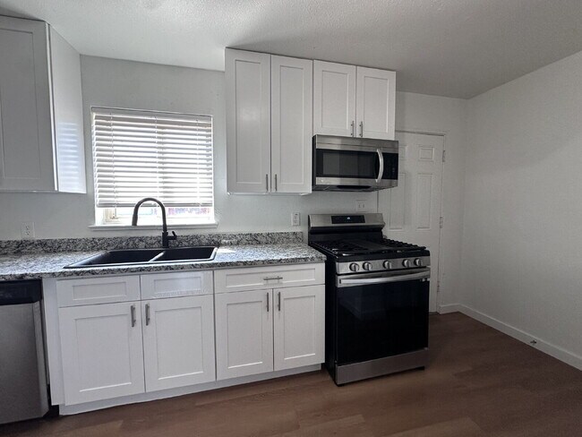 Building Photo - ~Move In Special- $500 Off One Months Rent~ Newly Remodeled Two-Bedroom Condo! Rent Includes Wate...