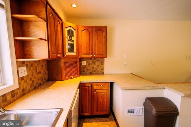 Building Photo - 222 MacClelland Ave