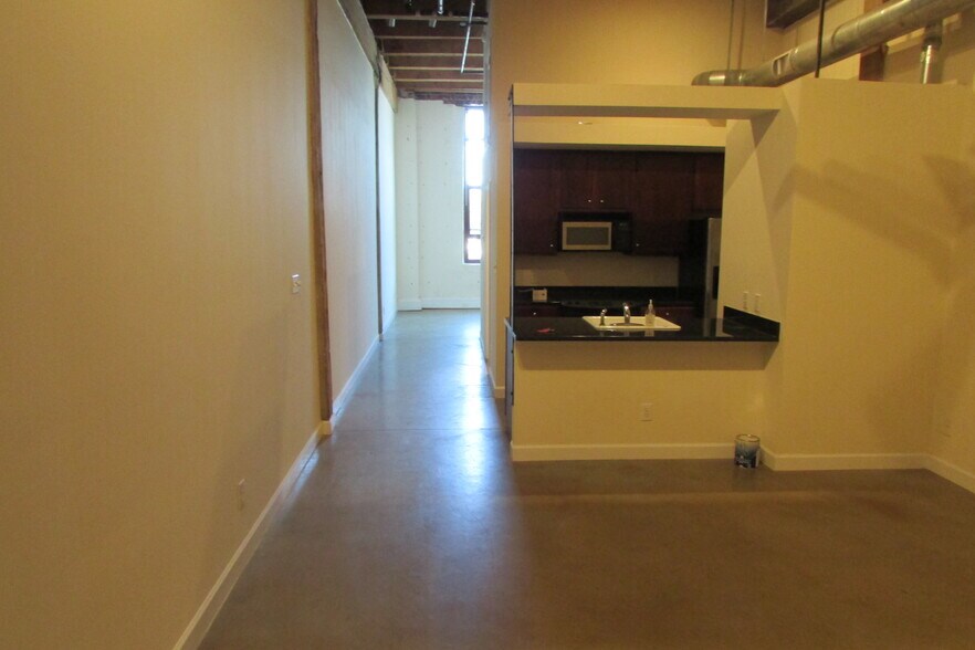 Building Photo - 815 Porter St