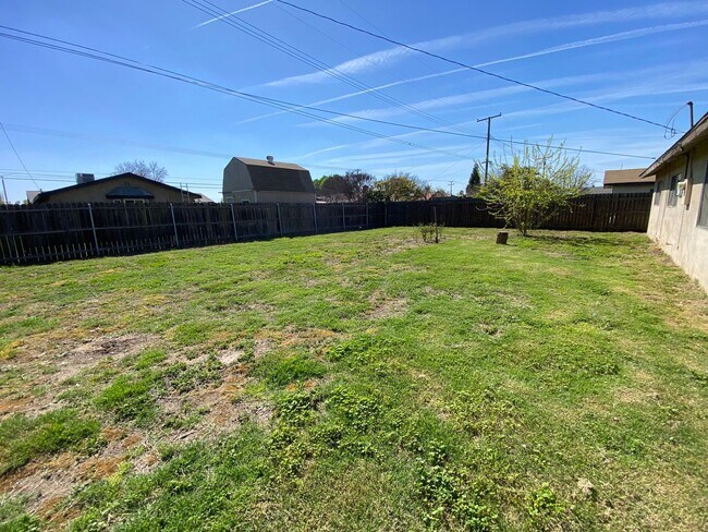 Building Photo - Tulare Home for Rent coming soon!