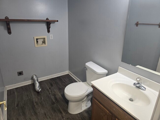 Building Photo - 1905 E Balsam Ct