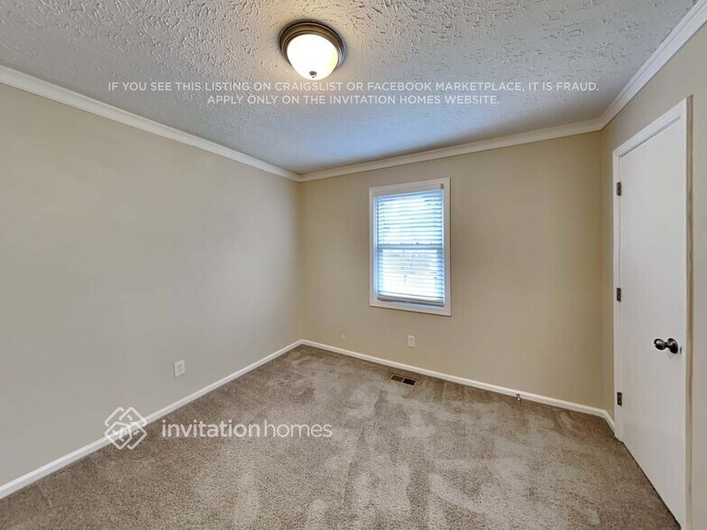 Building Photo - 4030 Leicester Dr NE