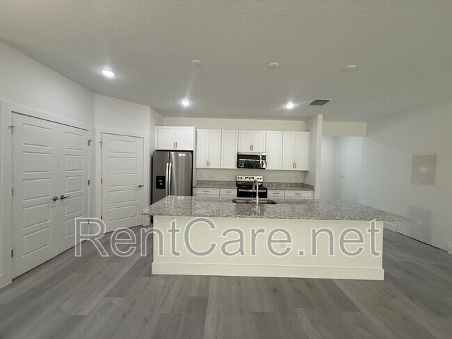 Building Photo - 10034 N Darwin Way