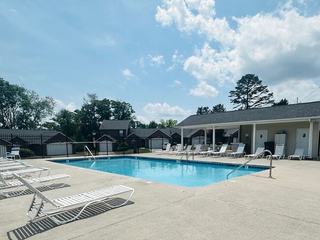 Building Photo - Sun-Drenched Corner Lot Condo – 2 Bedrooms + Office Near Middlebrook Pike