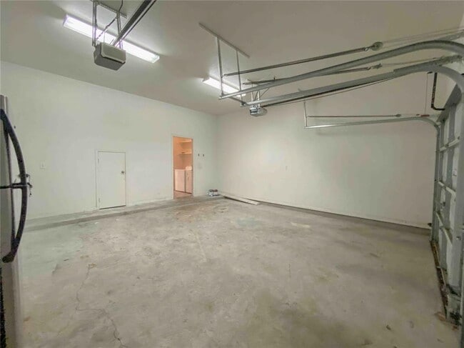 Building Photo - 609 W 37th St