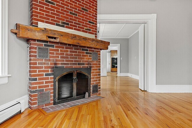 Building Photo - 2154 Main St