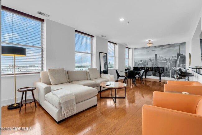 Building Photo - 501 Grand Ave