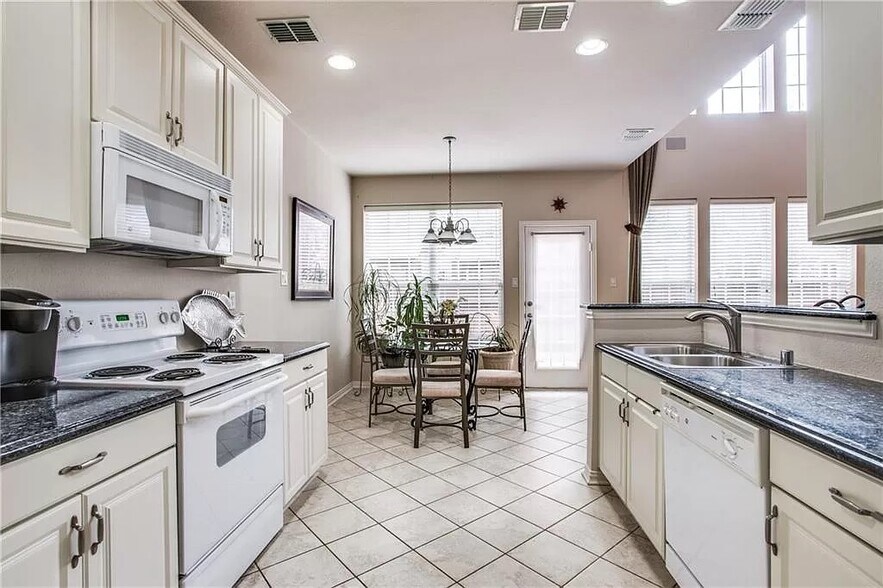 Building Photo - 1861 Sandpiper Ln