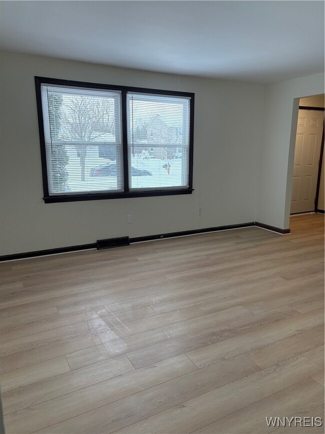 Building Photo - 431 Kaymar Dr