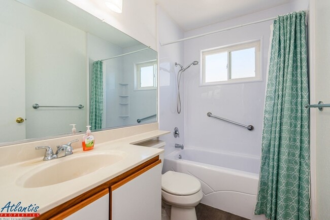 Building Photo - Lovely M.V. Condo | Furnished Option