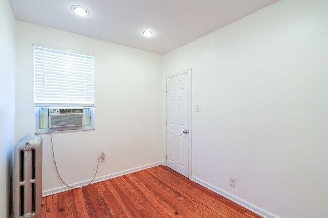Building Photo - 2127 S Beechwood St