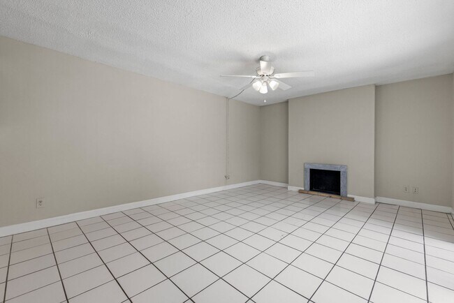 Building Photo - Parkwoods 1706-4