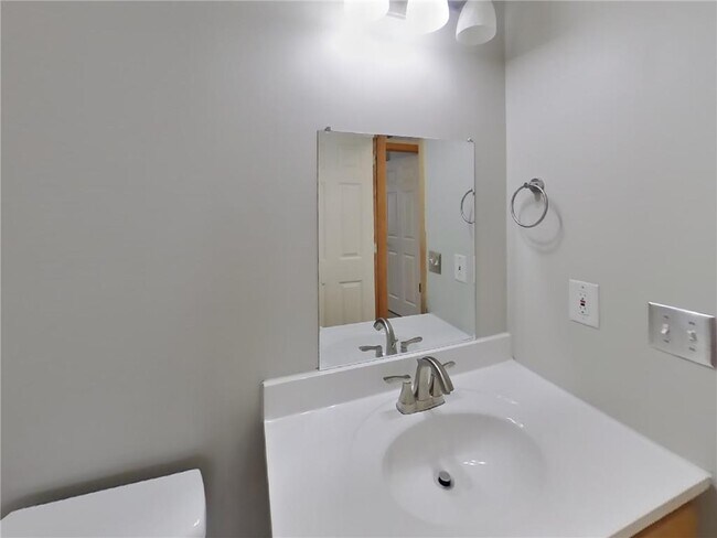 Building Photo - 5215 Pond View Ln