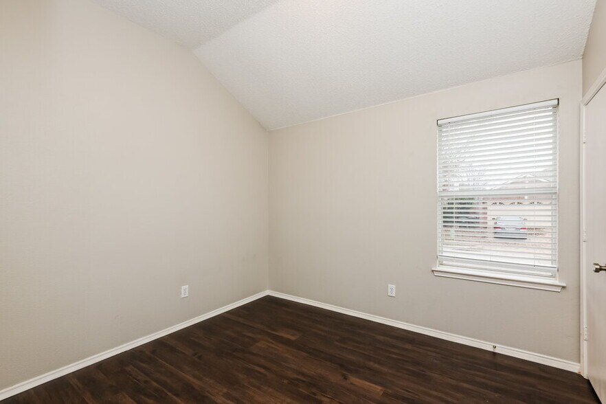 Building Photo - 3500 Lasso Rd