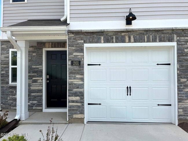 Building Photo - 201 Maddox Dr