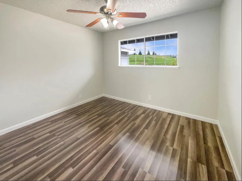 Building Photo - 5921 Hillsdale Blvd