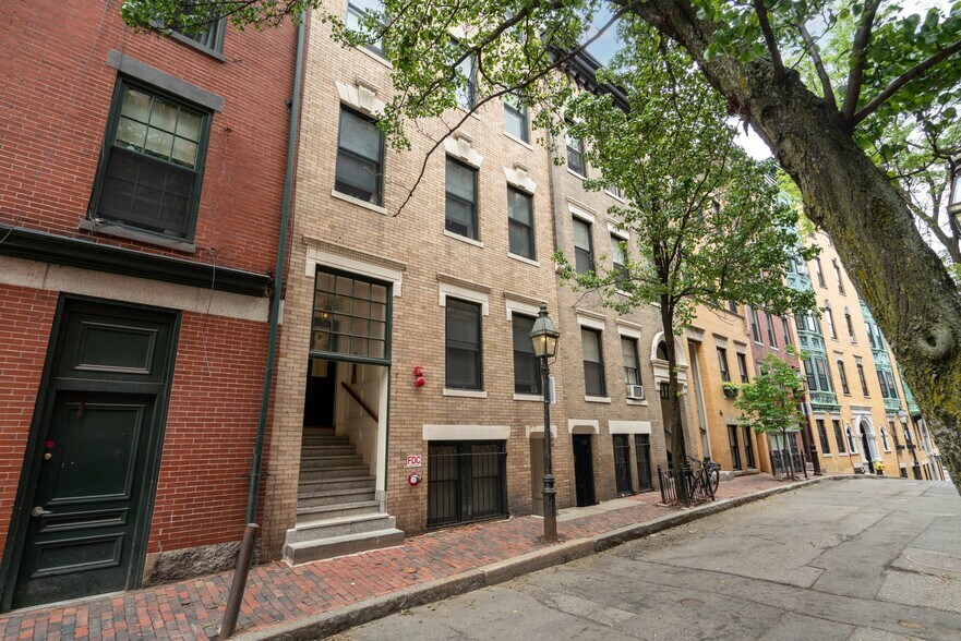 Building Photo - 98 Myrtle St