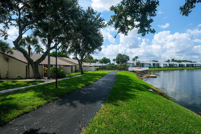 Building Photo - 1015 Green Pine Blvd
