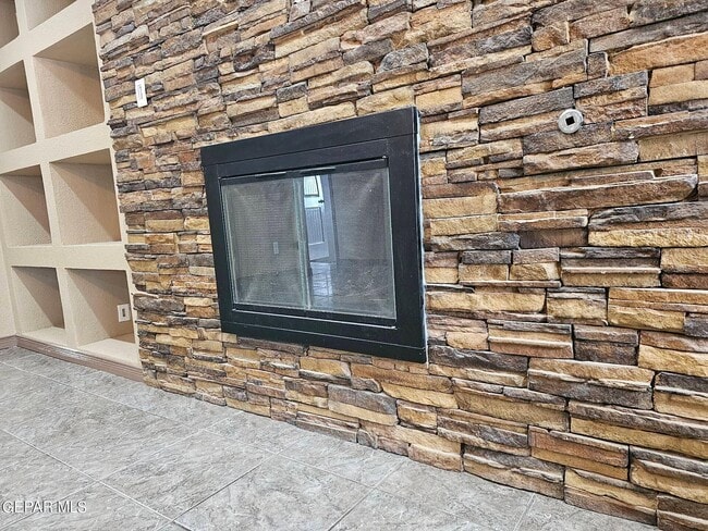 Building Photo - 408 Fresno Dr