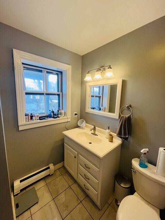 Building Photo - 366 Hamilton St