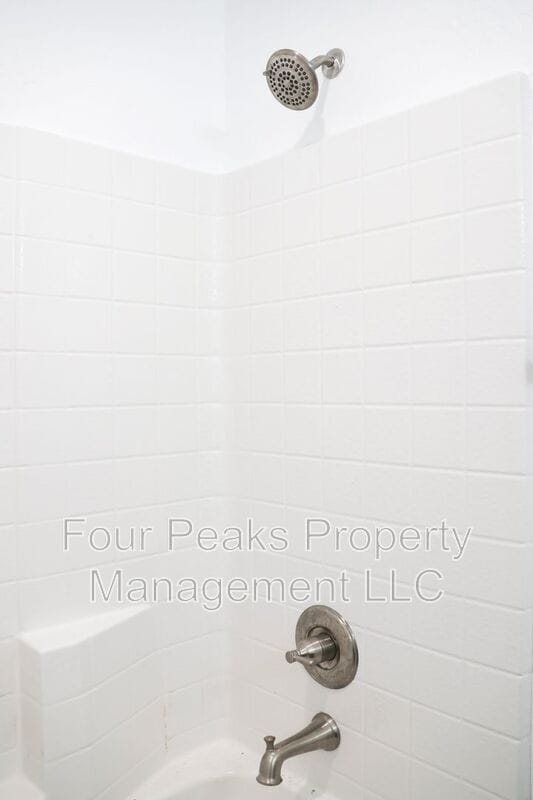 Building Photo - 1851 W 8th S St