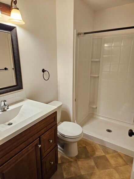 Building Photo - 4711B Dunbarton Rd