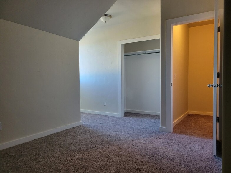 Building Photo - 1401 Oakley Ave