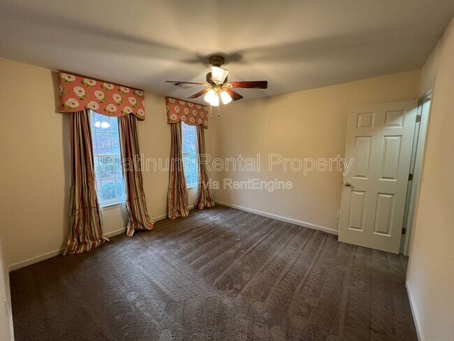 Building Photo - 7115 Red Fox Ln