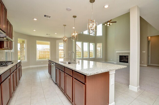 Building Photo - 4711 Hollow Tree Dr