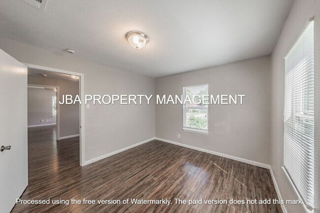 Building Photo - 5433 Houghton Ave