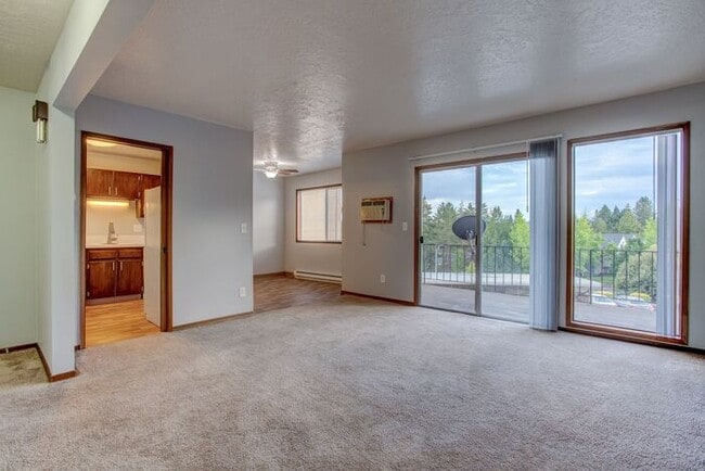 Building Photo - Spacious 2 bedroom apartment at French Cha...