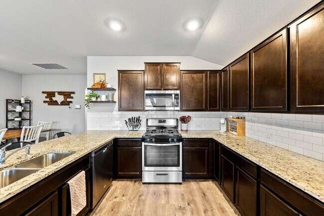 Building Photo - Charming Modern Home with Premium Amenitie...